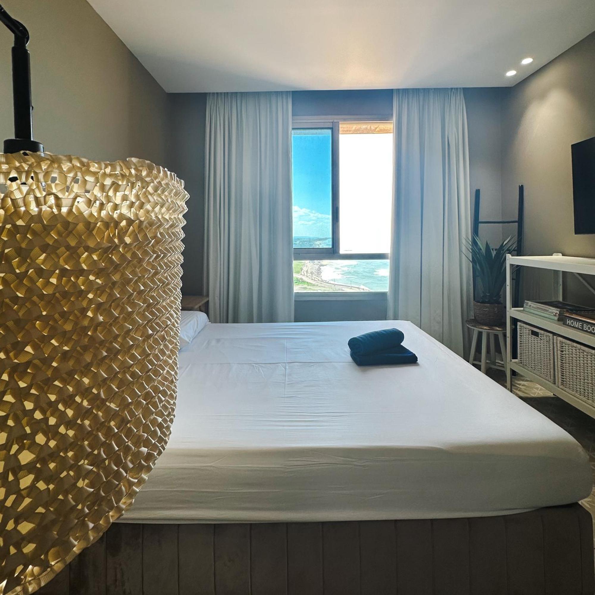 Haifa Almog Tower- "Blue Reef" Suite On The Sea エクステリア 写真